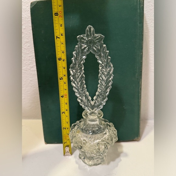 Vintage Pressed Clear Glass Flower Themed Perfume Bottle - Picture 8 of 9
